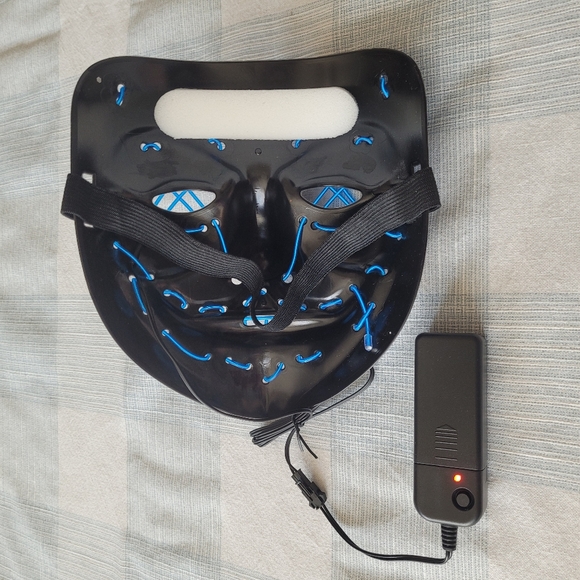 New Halloween Skeleton LED Light-up Mask - Picture 5 of 8